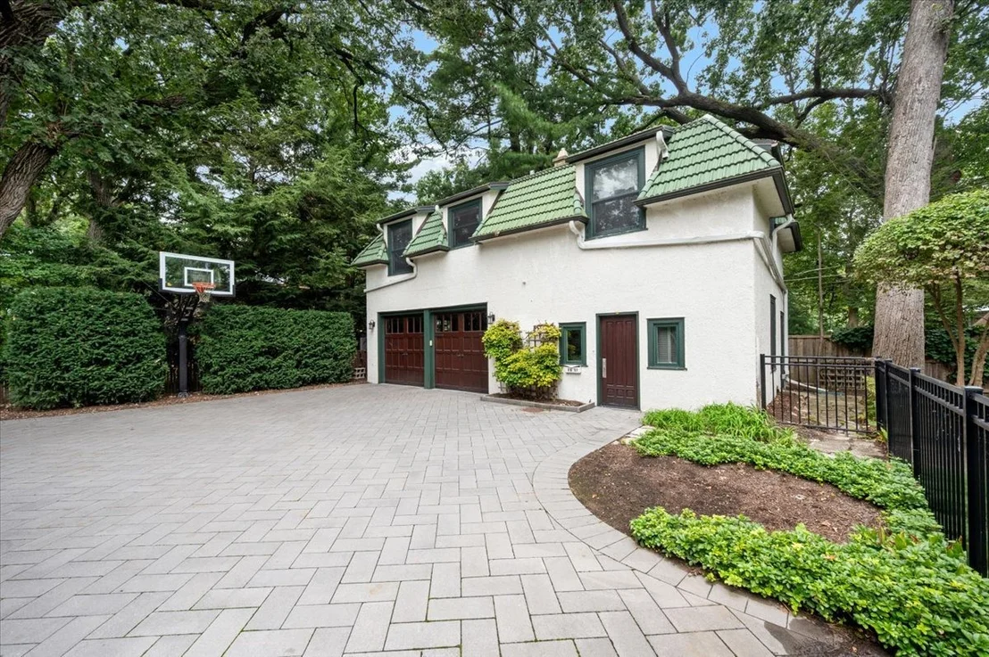 Photo of 2855 Sheridan Place