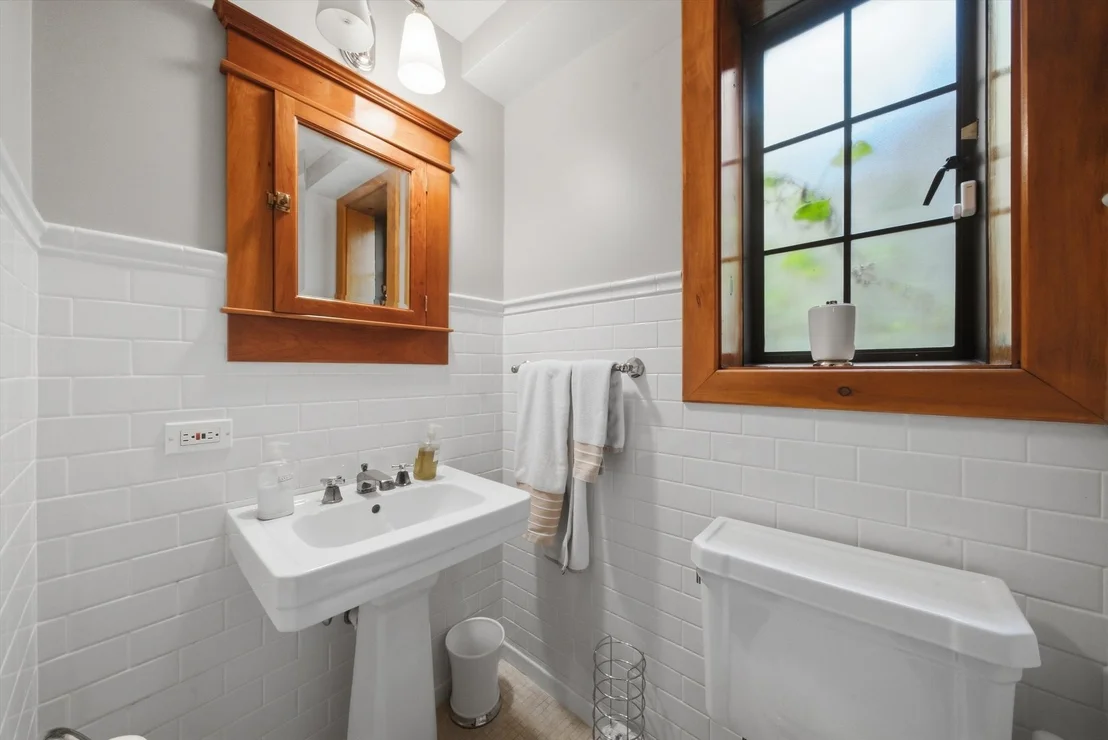 Photo of 327 Selborne Road