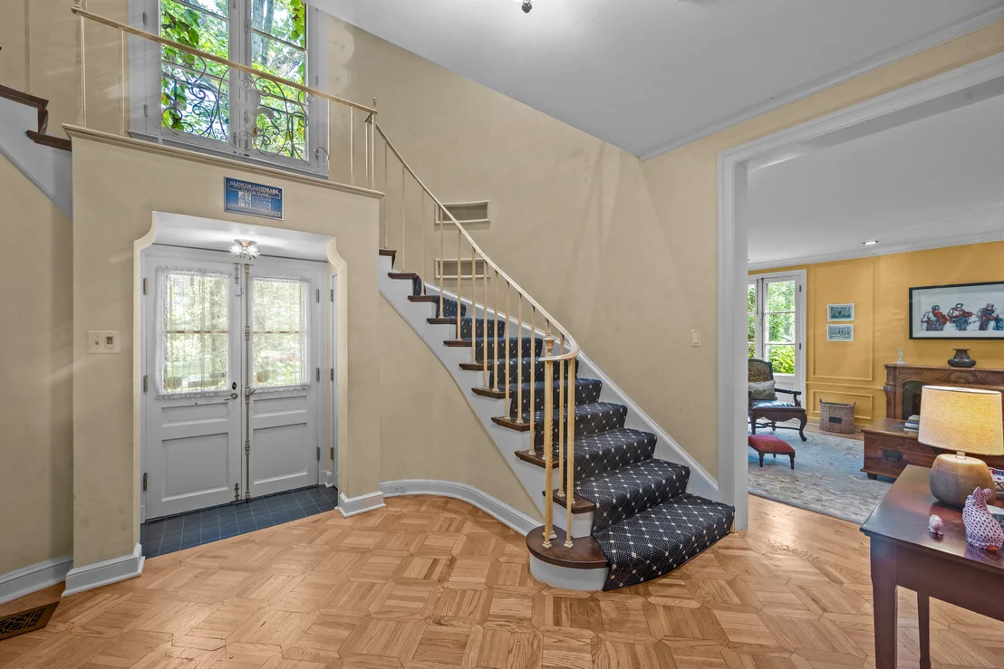Photo of 908 Elm Place
