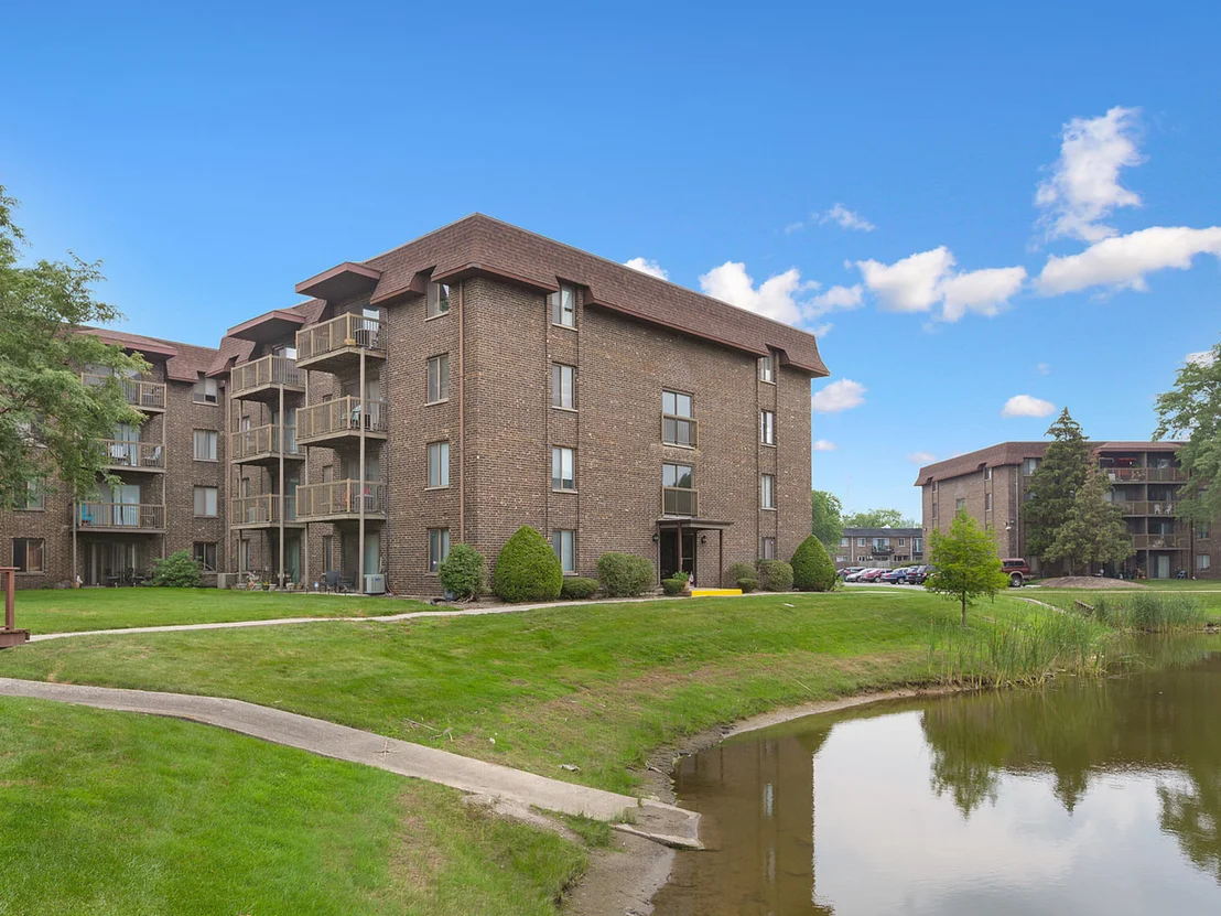 Photo of Unit 406 at 830 Elder Road