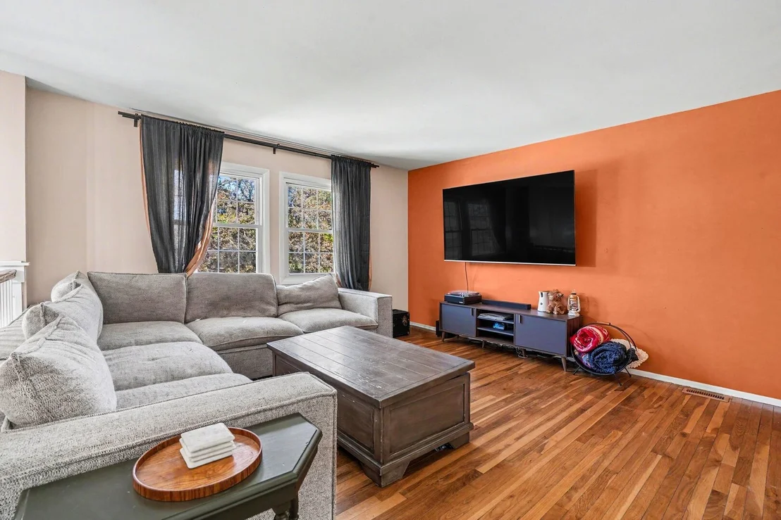 Photo of 1355 Devonshire Lane