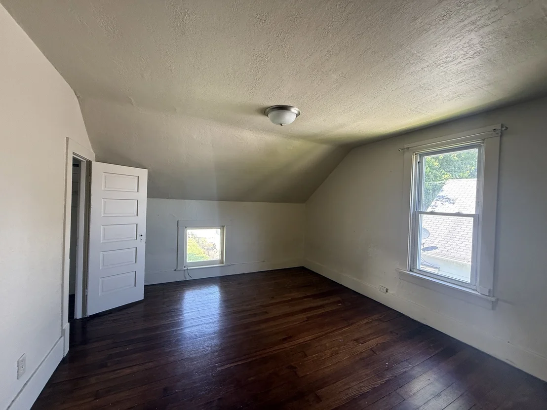 Photo of 1355 S 7th Avenue