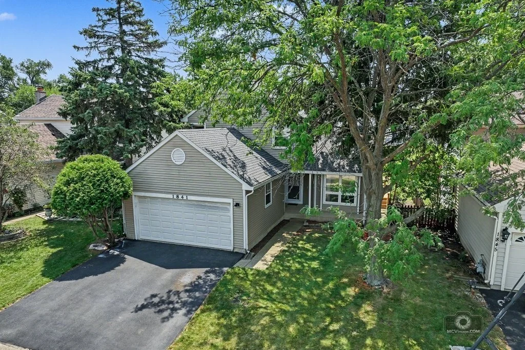 Photo of 1841 Grosse Pointe Circle