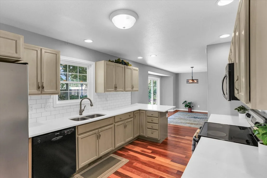 Photo of 2509 N Skyline Drive
