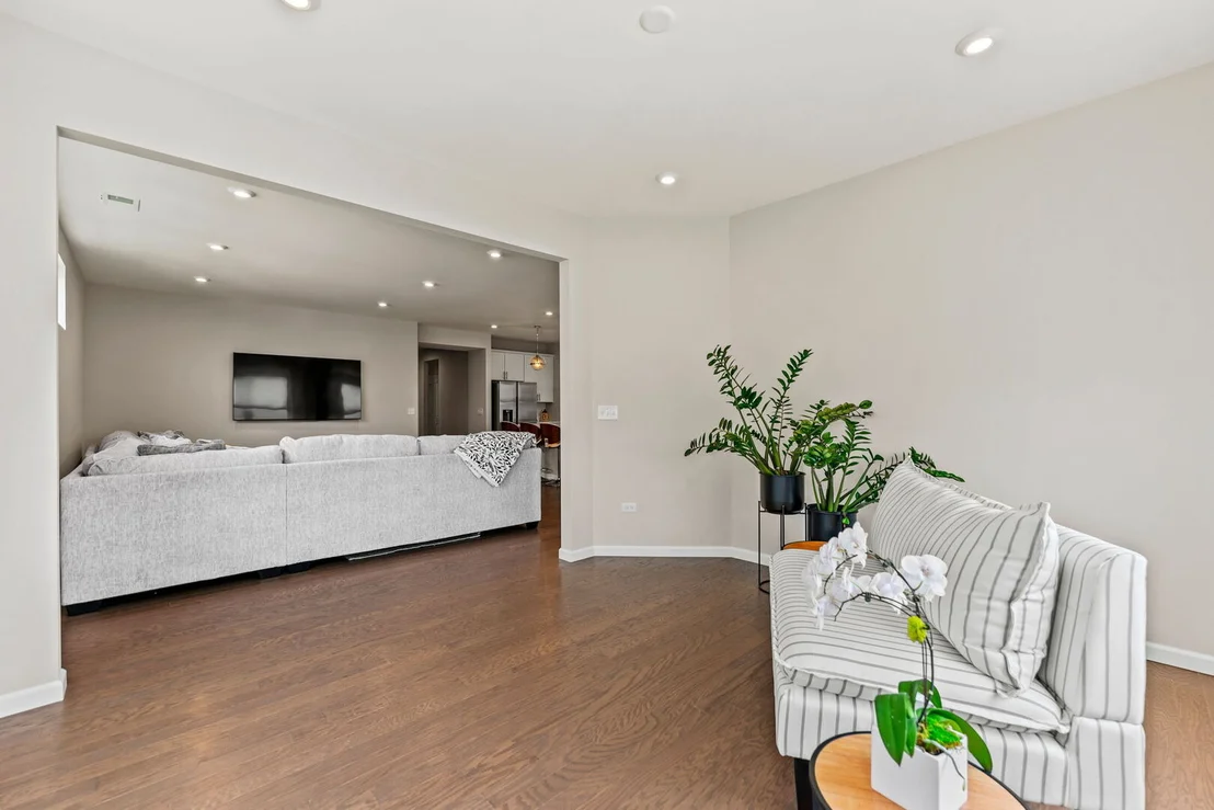 Photo of 1S056 Rhoads Way