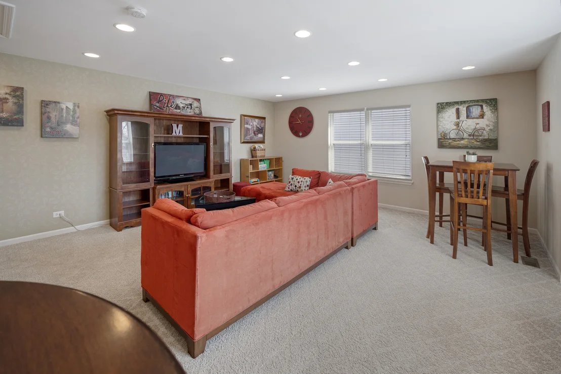 Photo of 566 Horizon Drive W