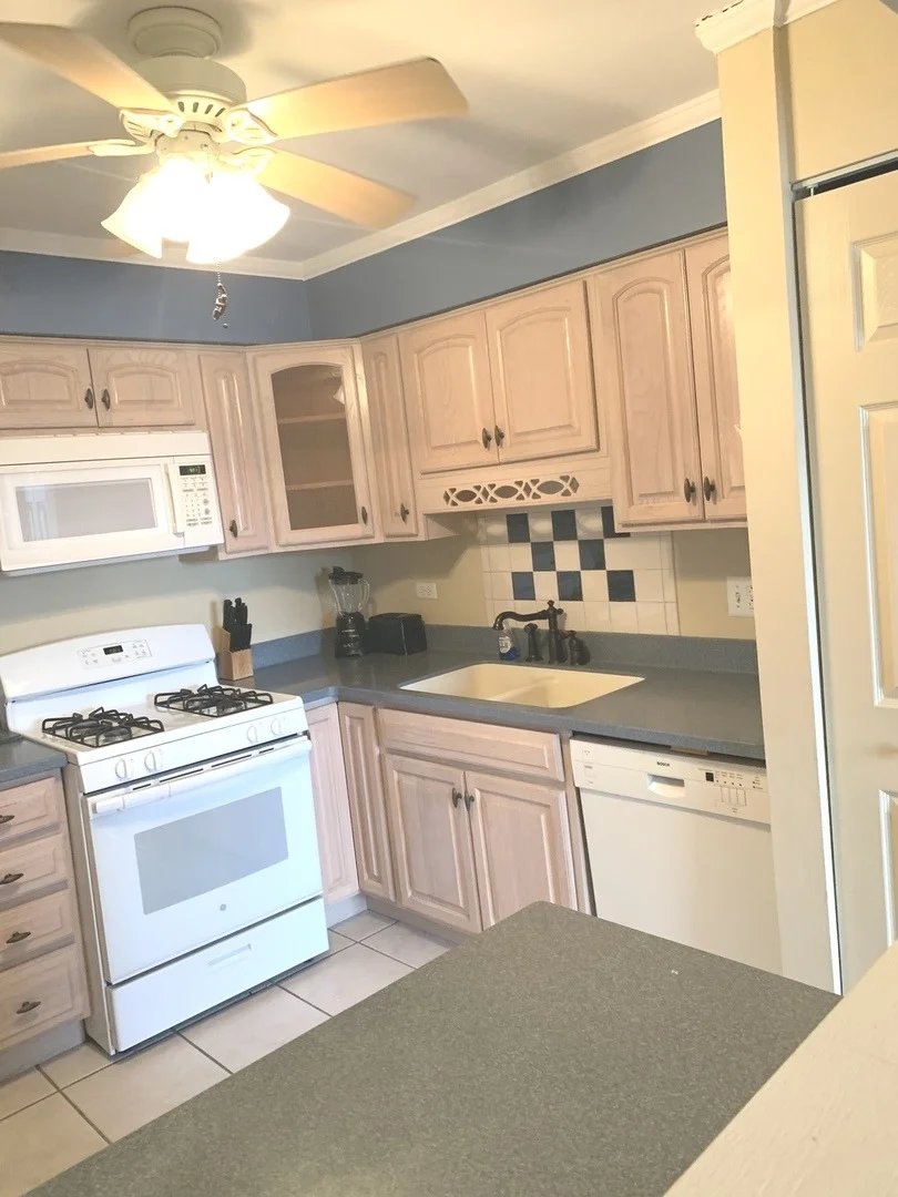 Photo of Unit 412A at 7211 WOLF Road