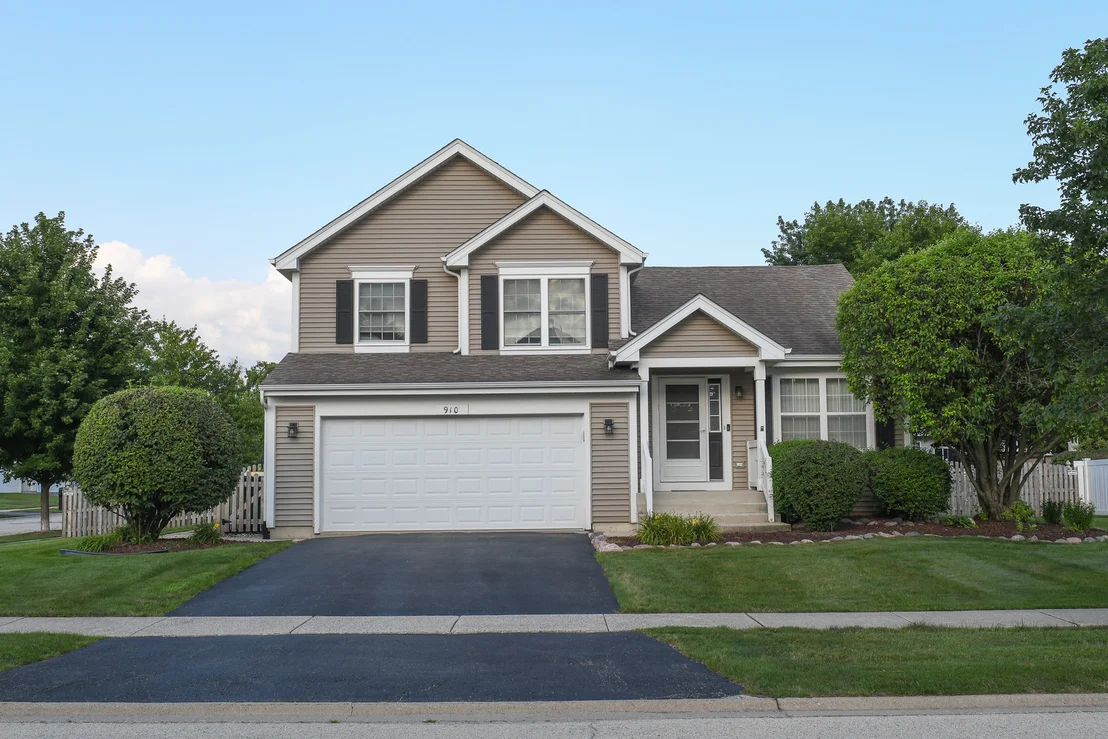 Photo of 910 Carlyle Drive