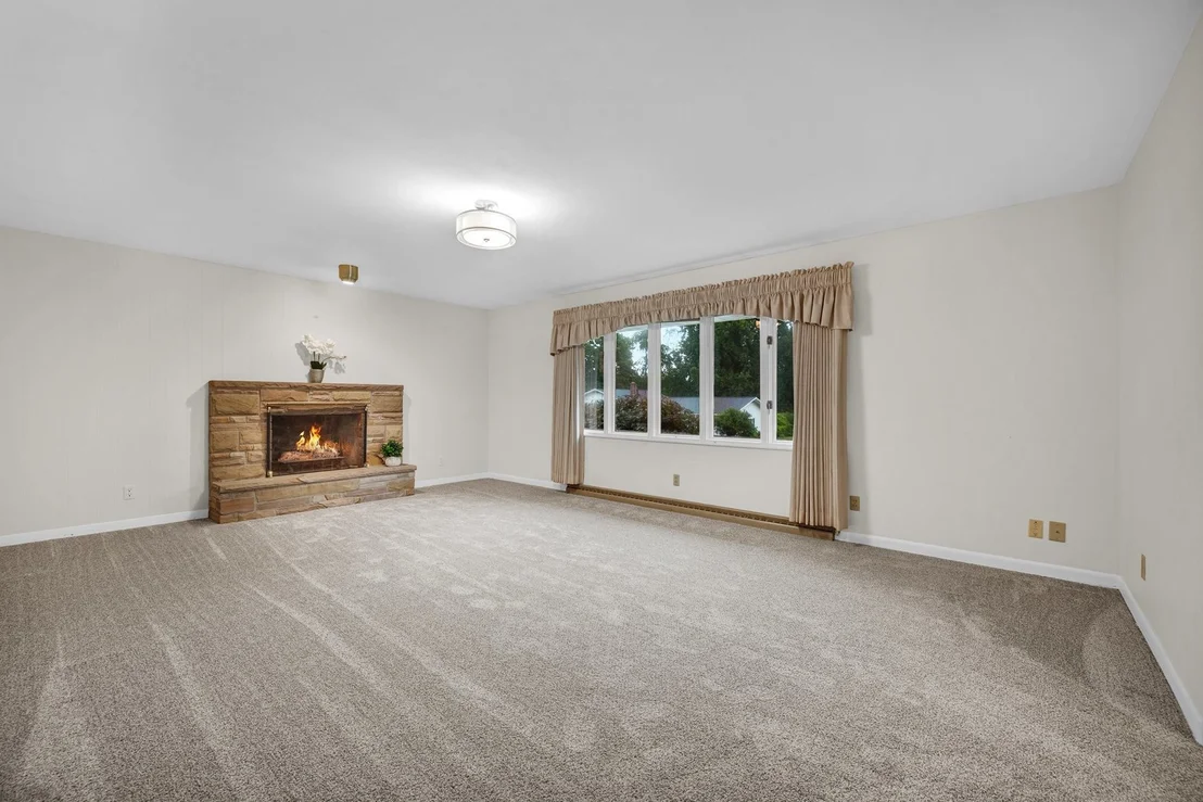 Photo of 221 Hillside Lane