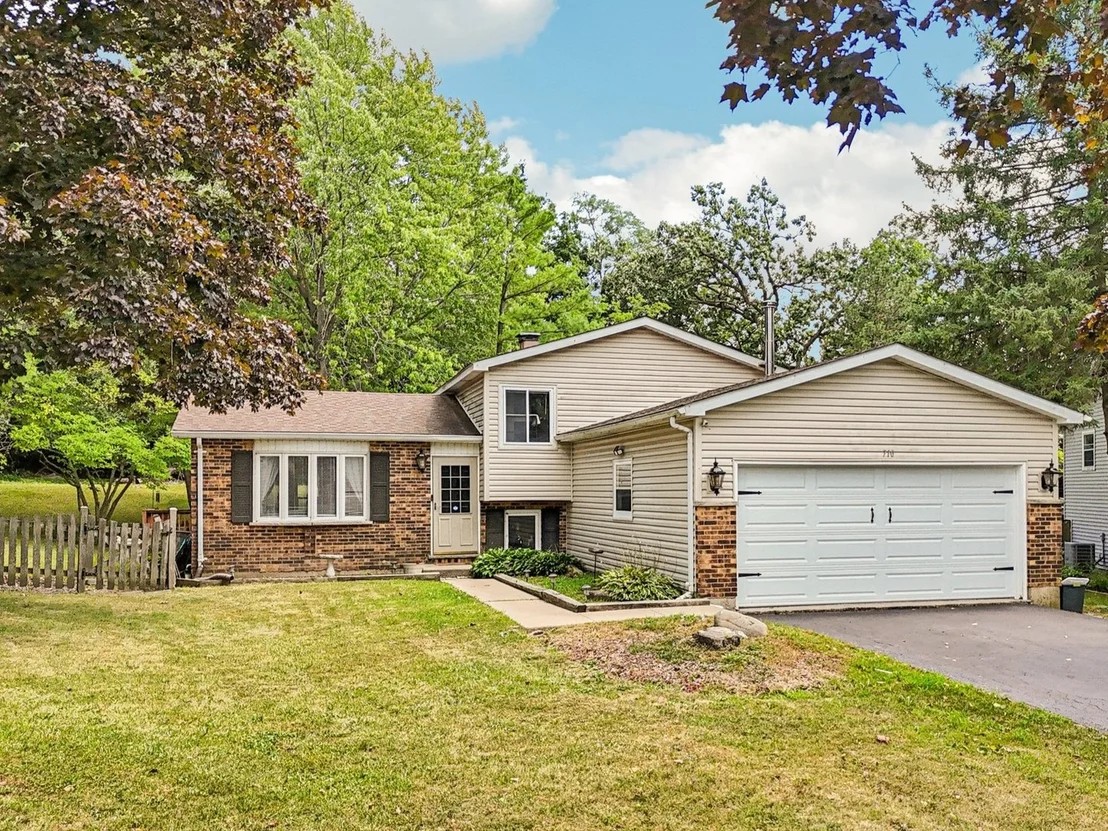 Photo of 710 Greenbriar Lane