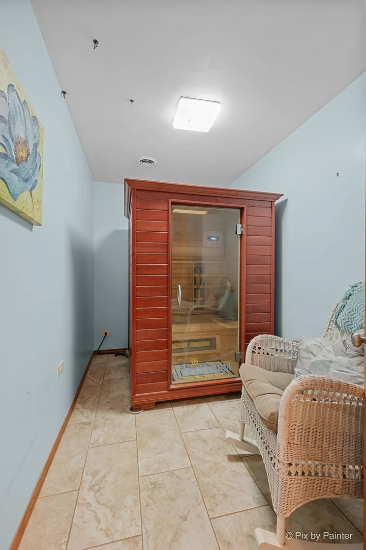 Photo of 1423 N River Road