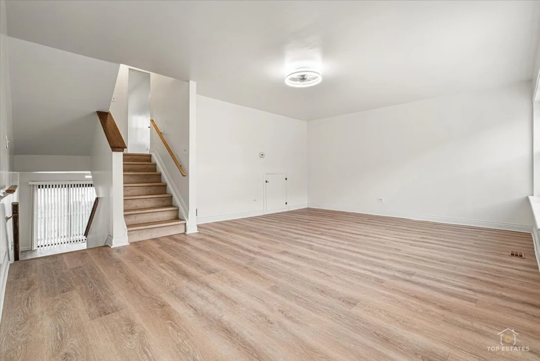 Photo of 611 W 25th Place