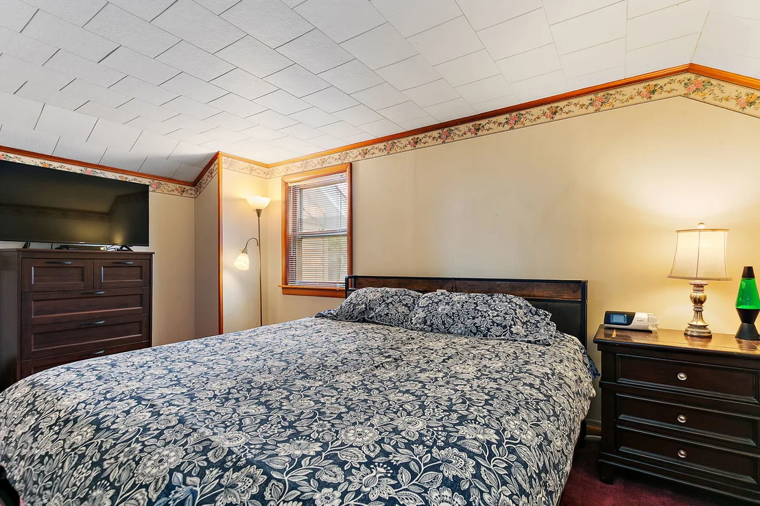 Photo of 922 Douglas Avenue