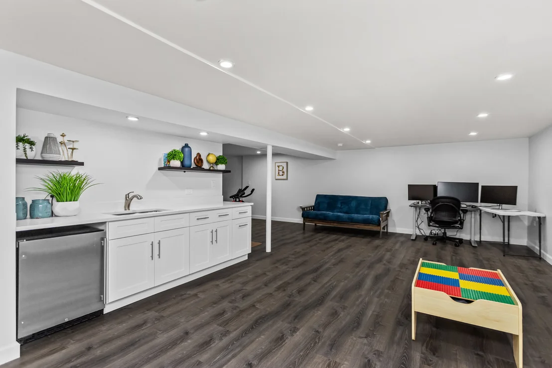 Photo of 5738 Lyons Street