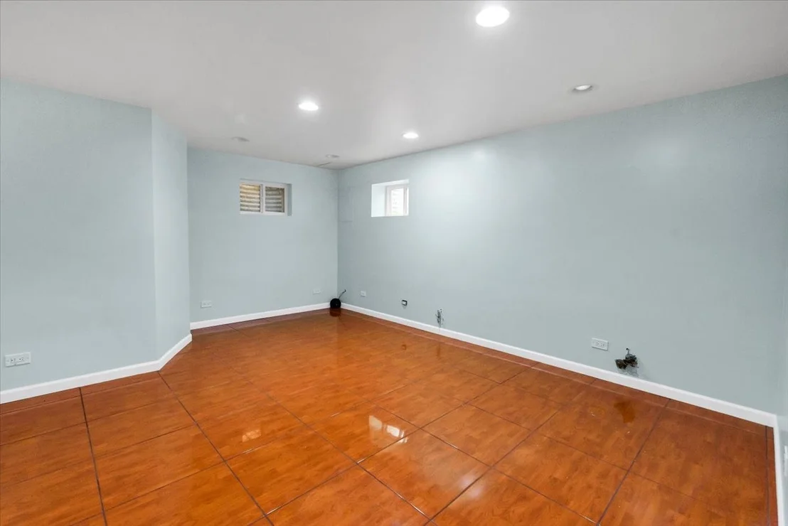 Photo of 2153 Laurel Avenue