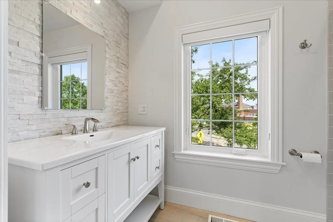 Photo of 980 Green Bay Road