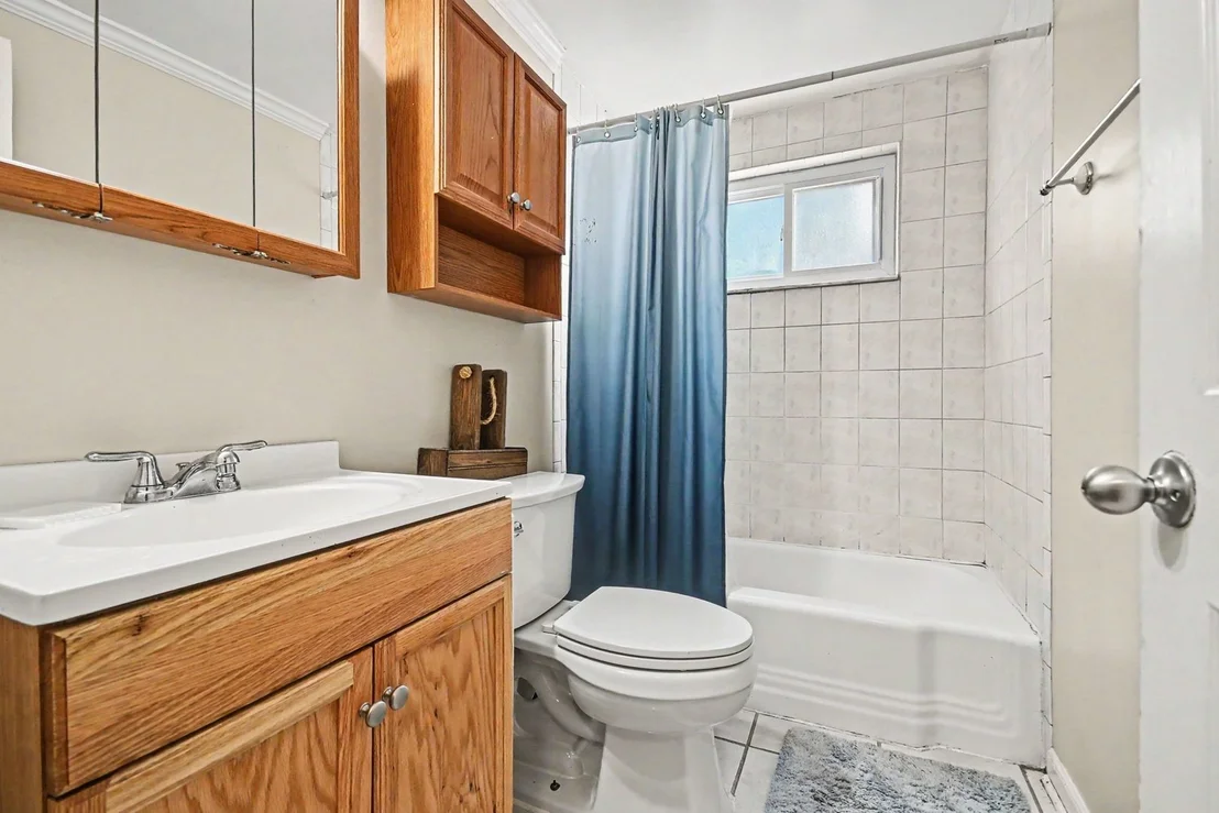 Photo of 906 N Rainbow Drive