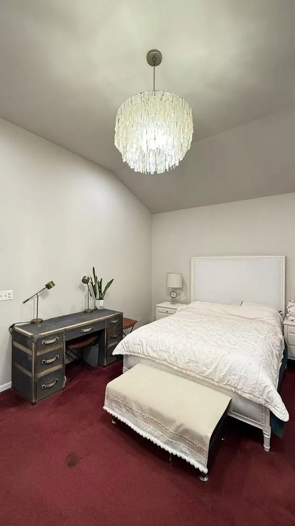 Photo of 422 W 42nd Place