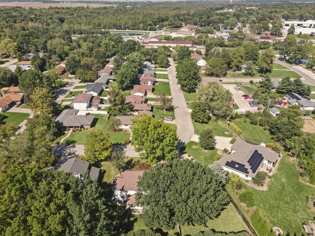 Photo of 703 Surrey Road