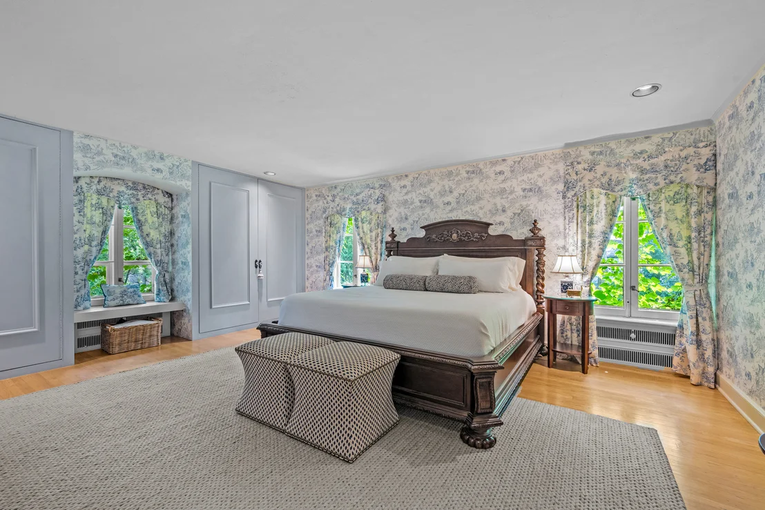 Photo of 908 Elm Place
