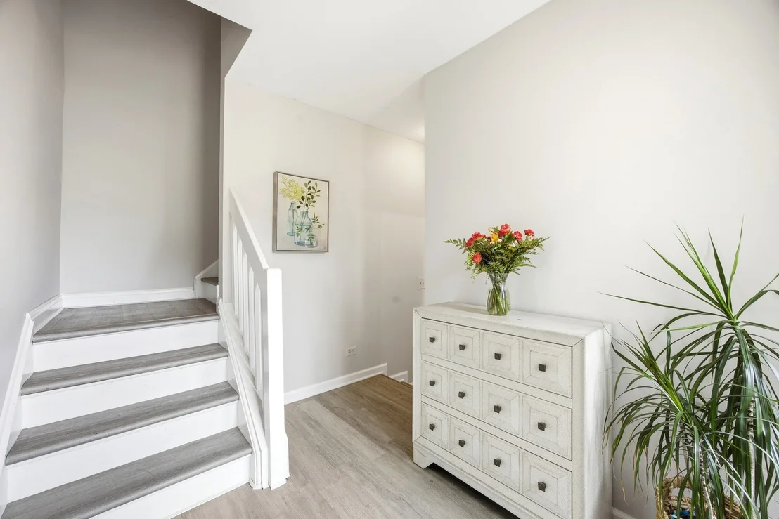 Photo of 2096 Edinburgh Lane