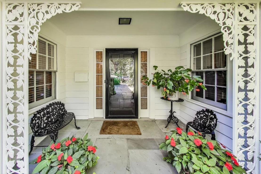 Photo of 1076 Old Elm Lane
