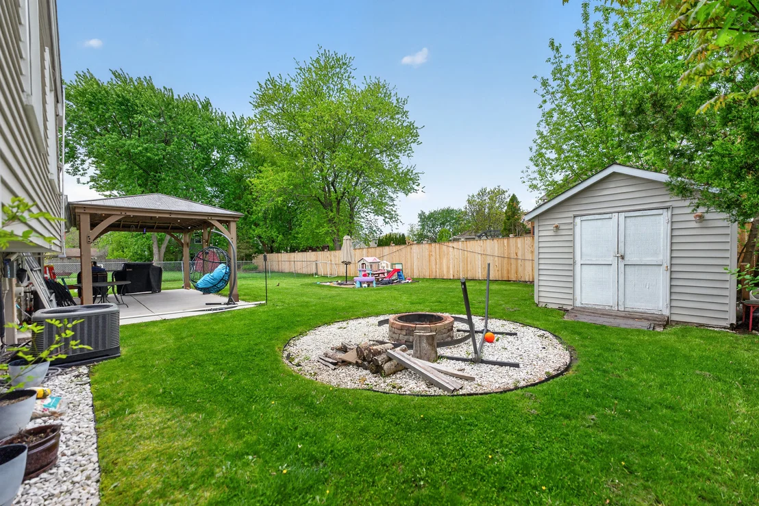 Photo of 870 W Pine Avenue