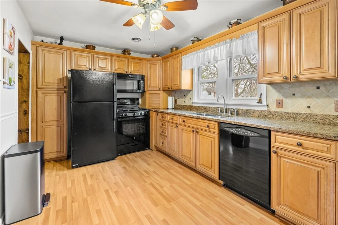 Photo of 715 Northshore Drive