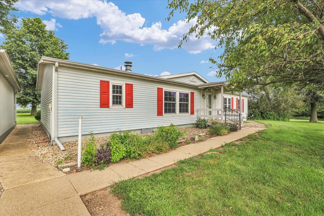 Photo of 425 County Road 1575 E