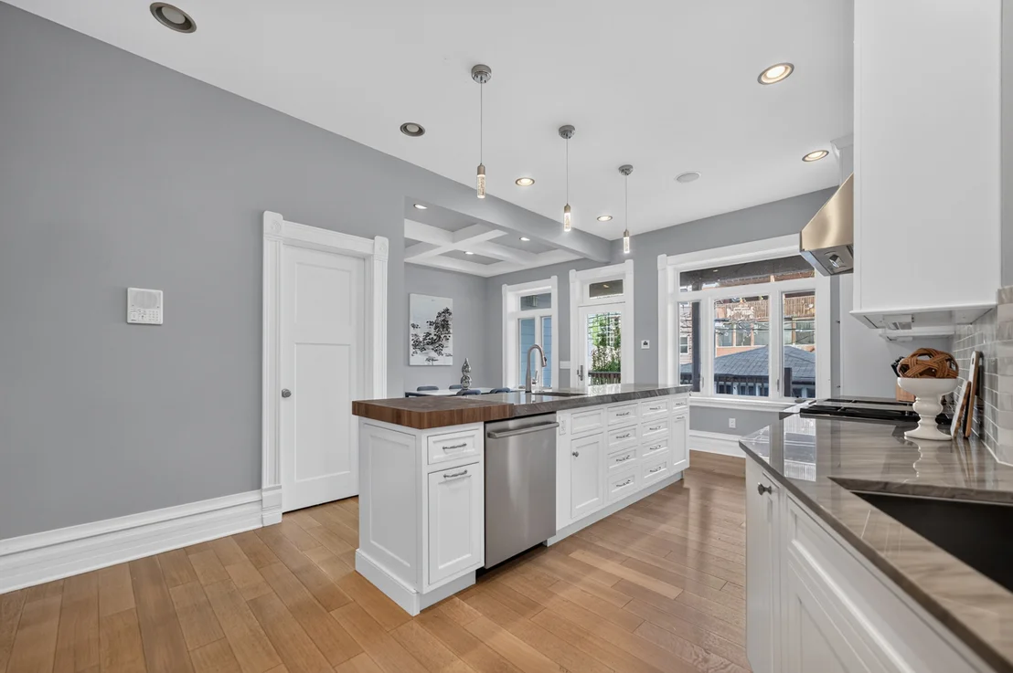 Photo of 634 W Briar Place