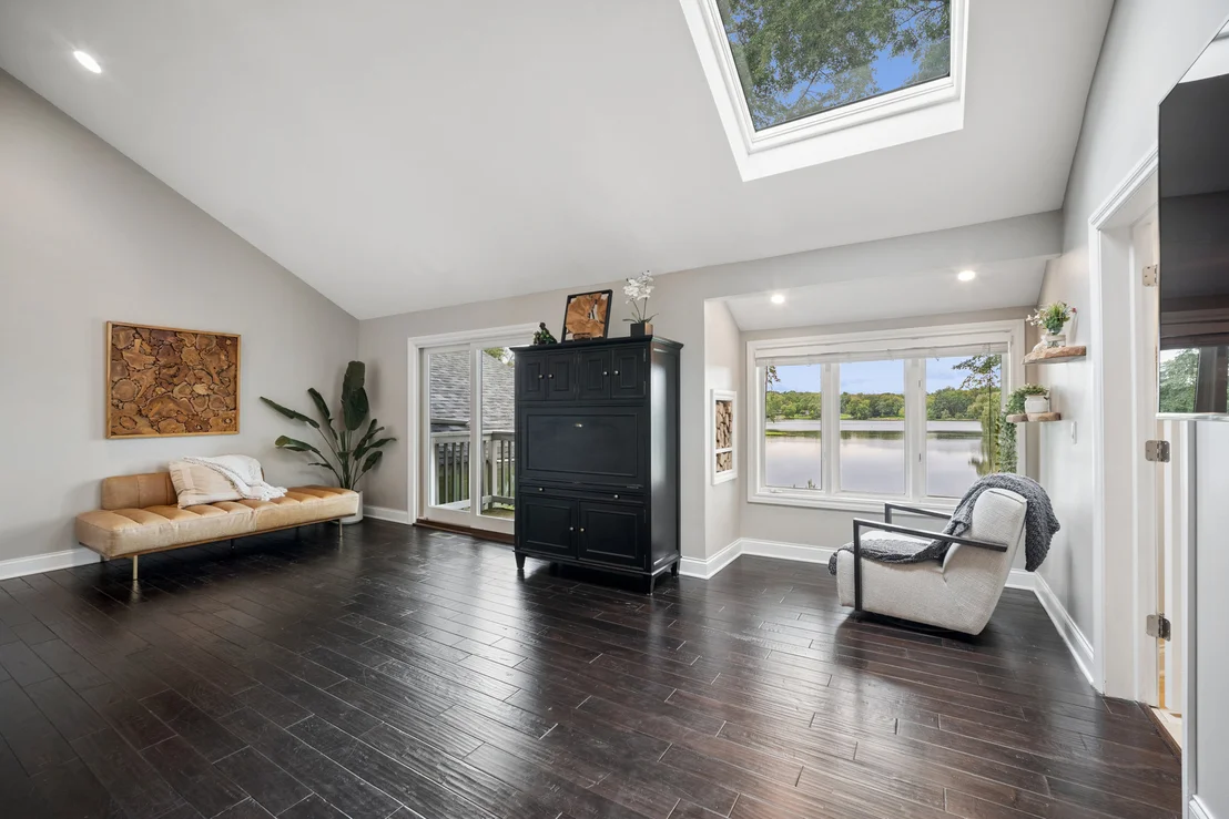 Photo of 498 Lakepoint Drive