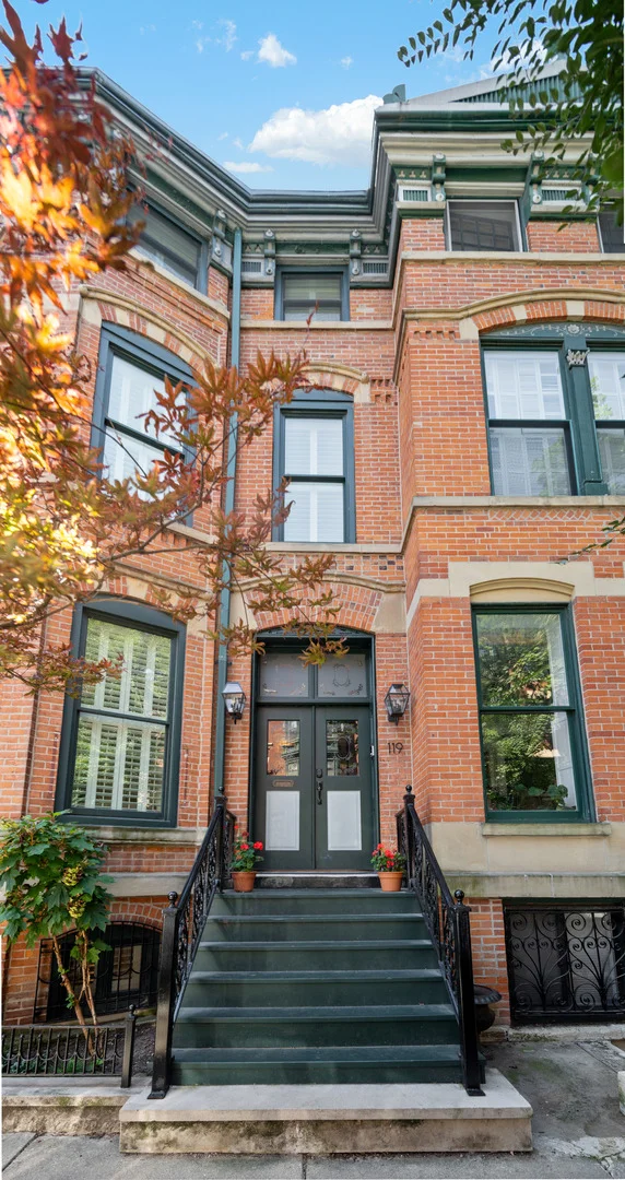 Photo of 119 W Delaware Place
