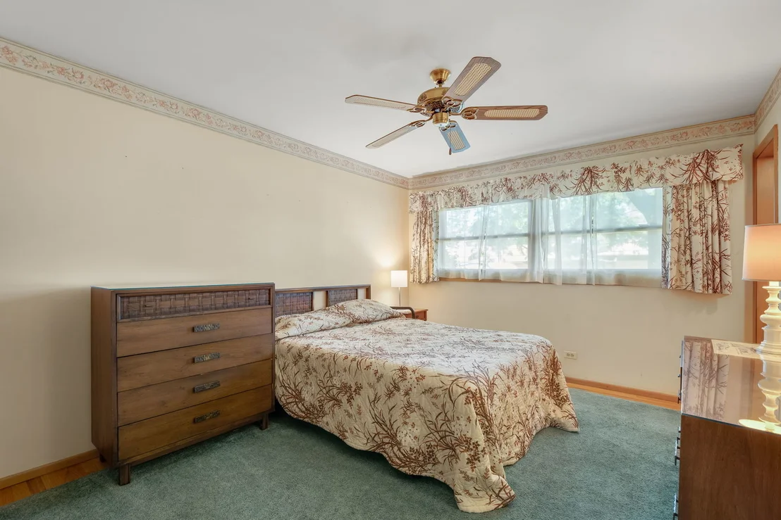 Photo of 472 W Walnut Avenue