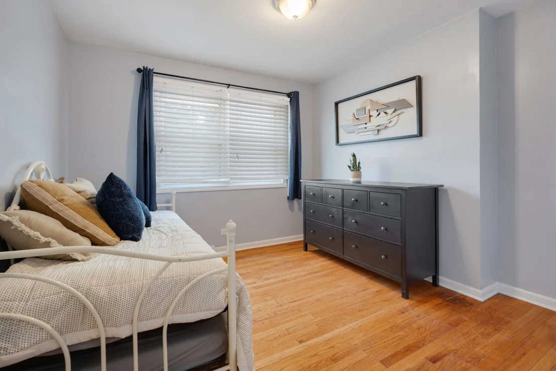 Photo of 703 Crestview Drive