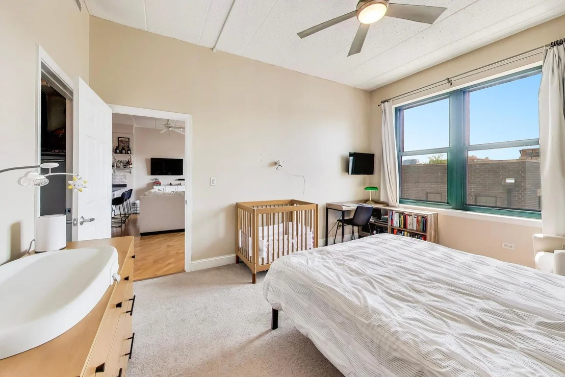 Photo of Unit 405 at 1301 W Washington Boulevard