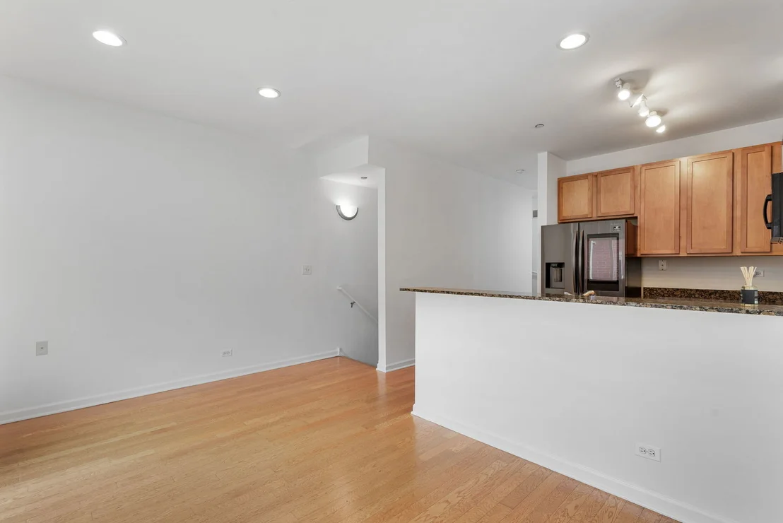 Photo of 2403 W 32nd Place