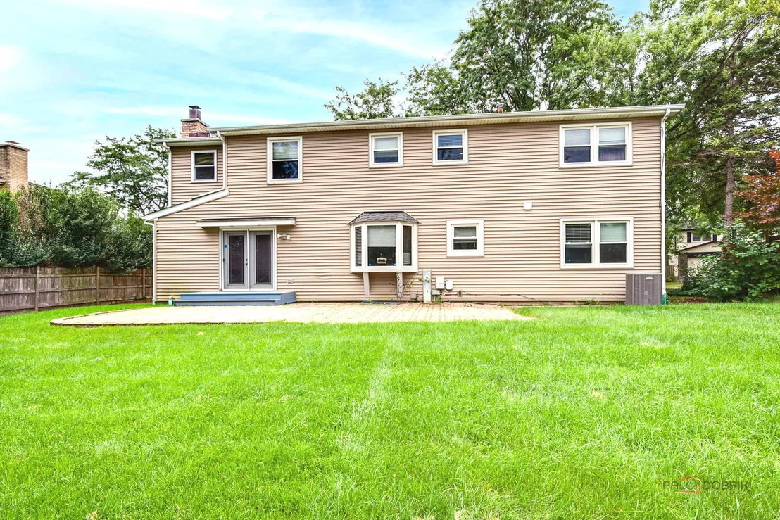 Photo of 562 Applegate Lane