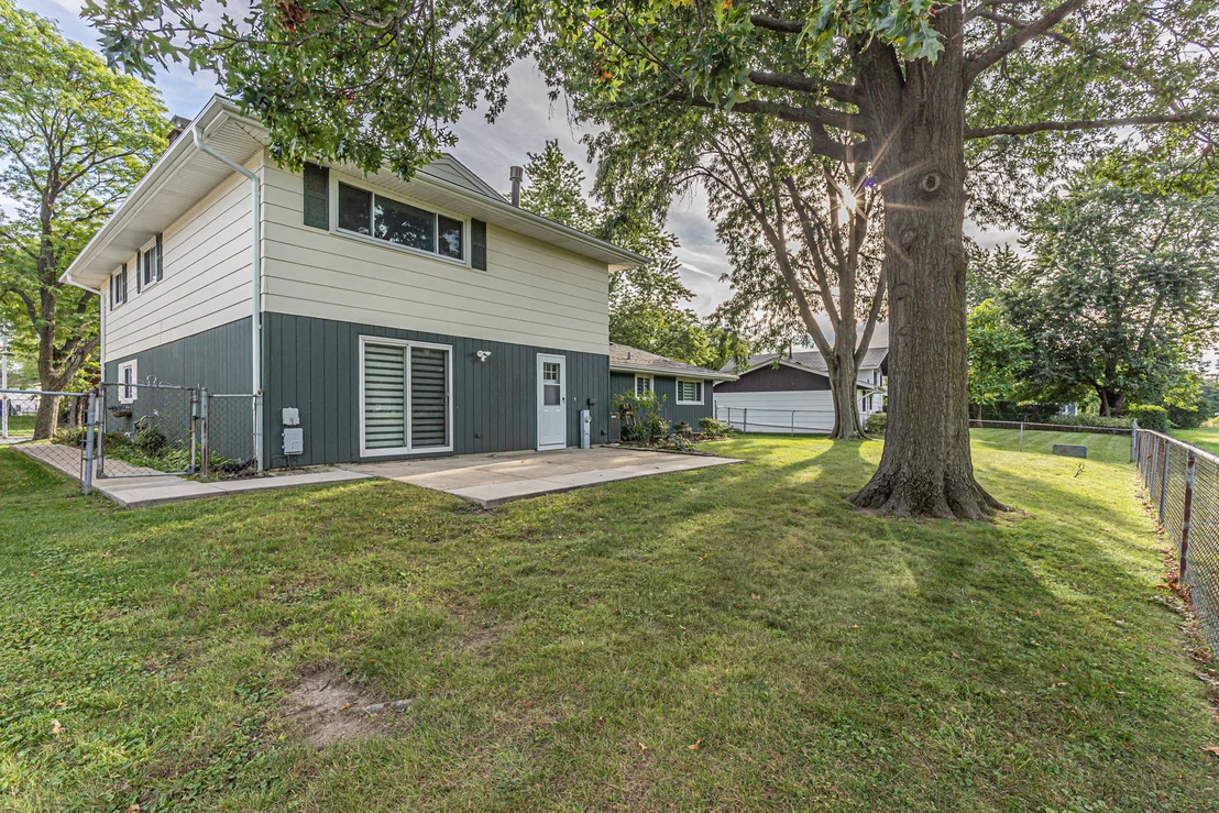 Photo of 864 PINEHURST Lane