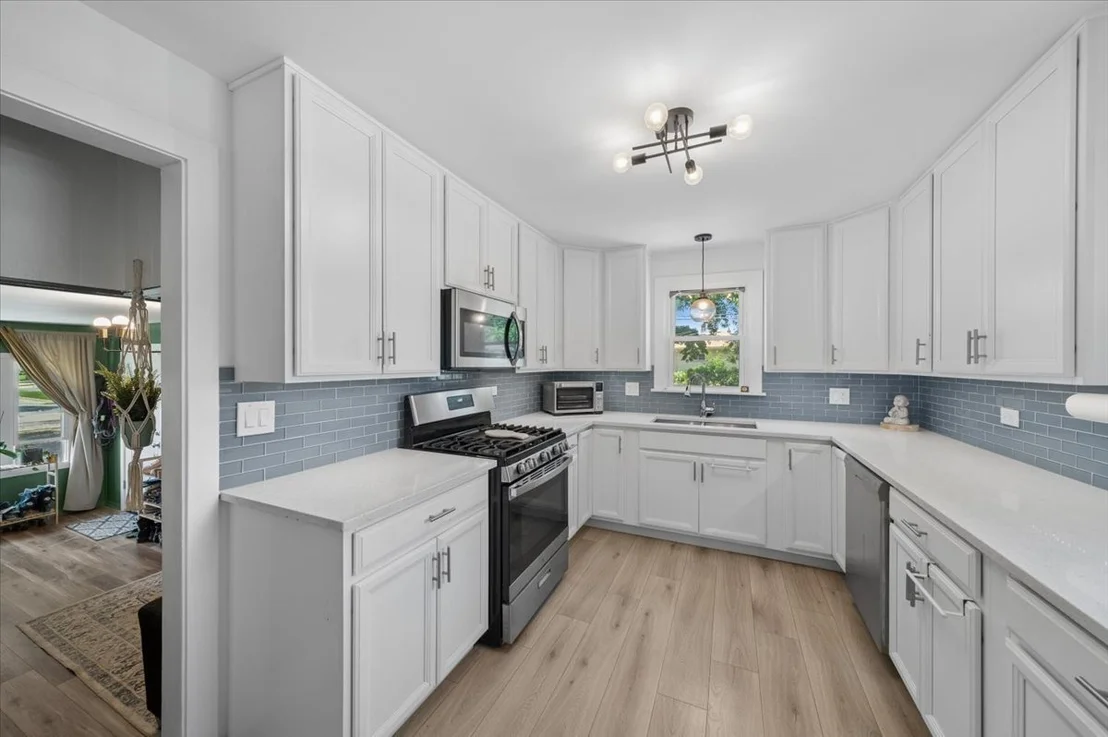 Photo of 5710 W Hawthorne Avenue