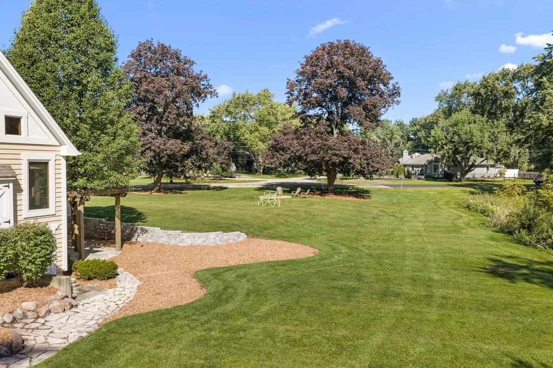 Photo of 27069 W FOX RIVER Road