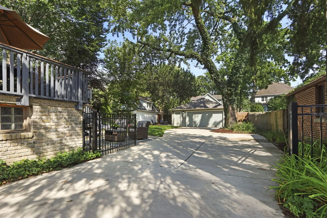 Photo of 943 Forest Avenue
