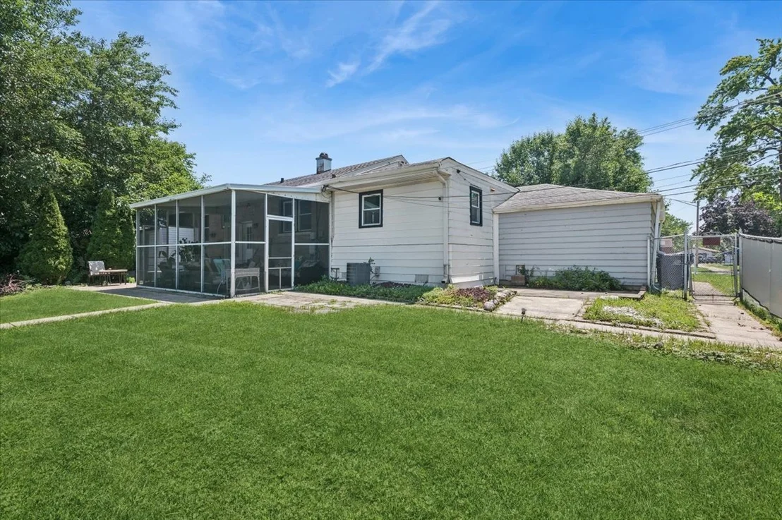 Photo of 5710 W Hawthorne Avenue