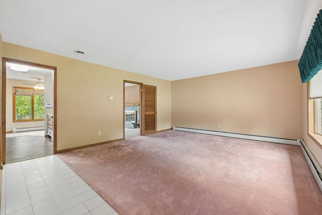 Photo of 1005 Valley Lane
