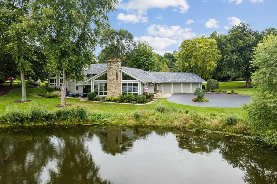 Photo of 498 Lakepoint Drive