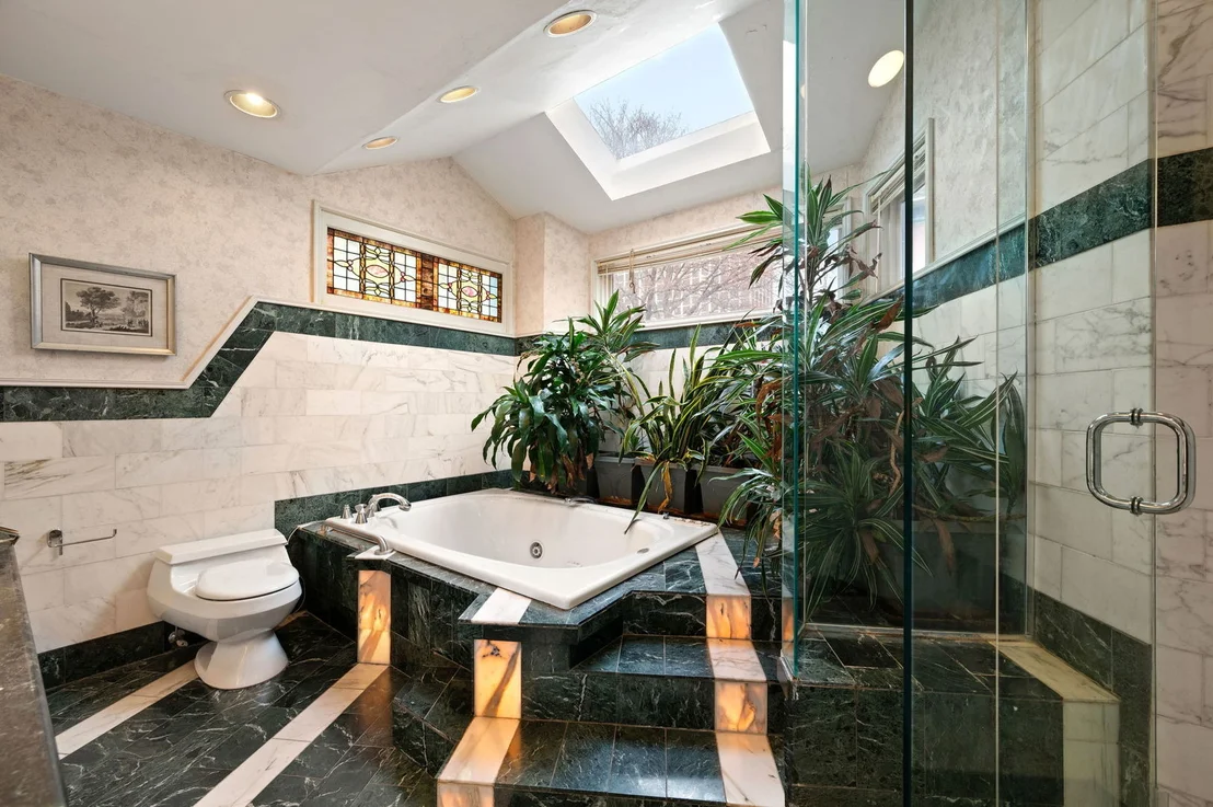 Photo of 832 W Junior Terrace
