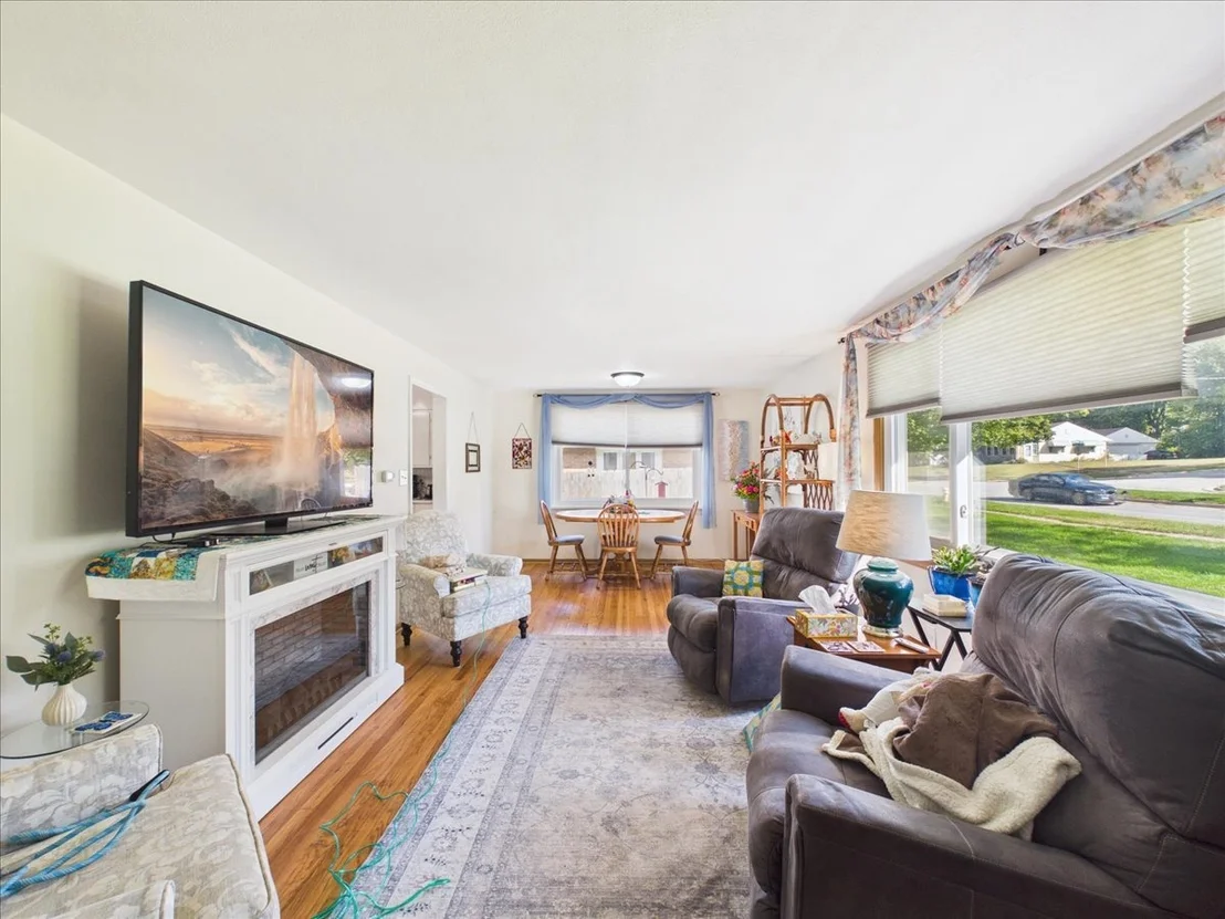 Photo of 220 FAIRVIEW Boulevard