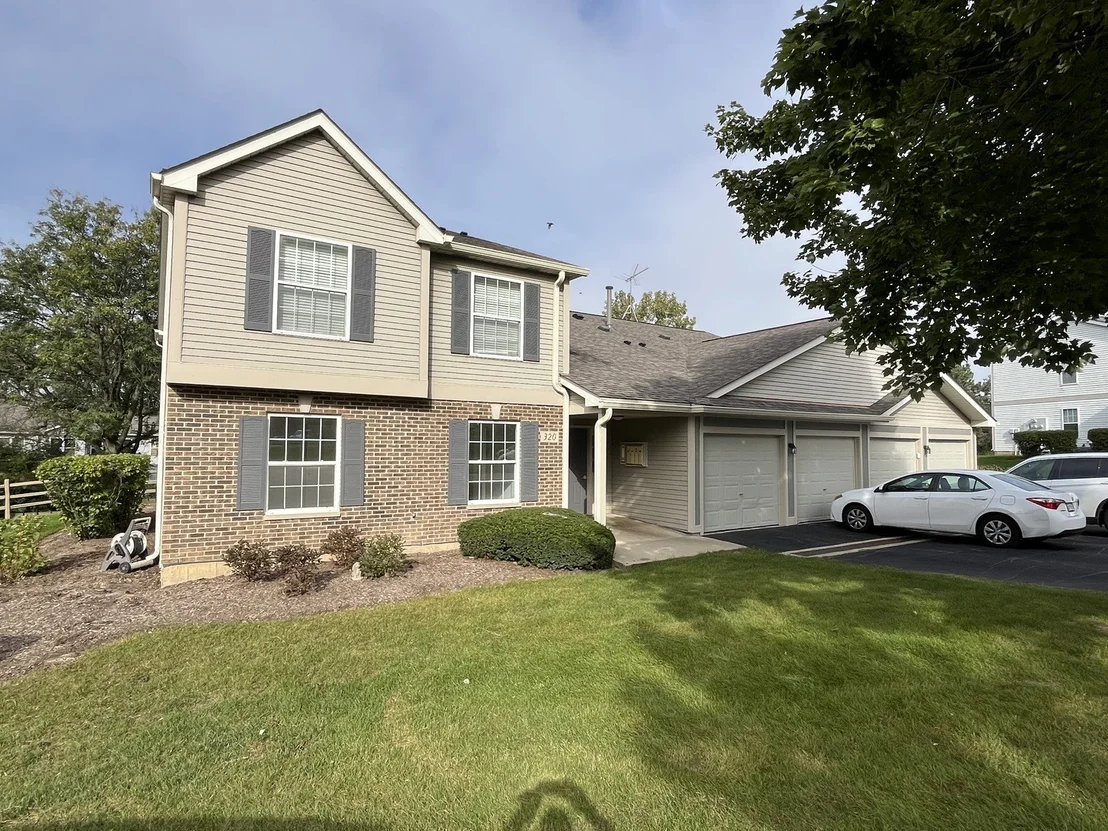 Photo of Unit B at 320 Buckingham Circle
