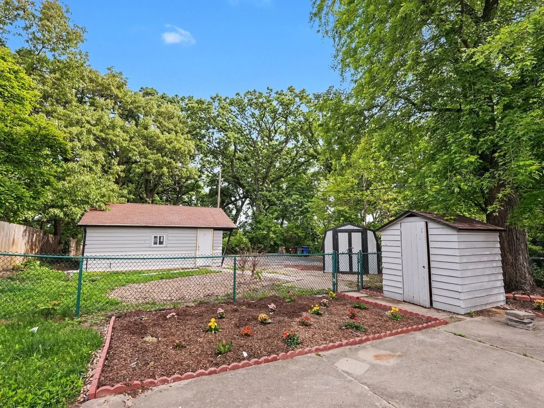 Photo of 1650 Cedar Road