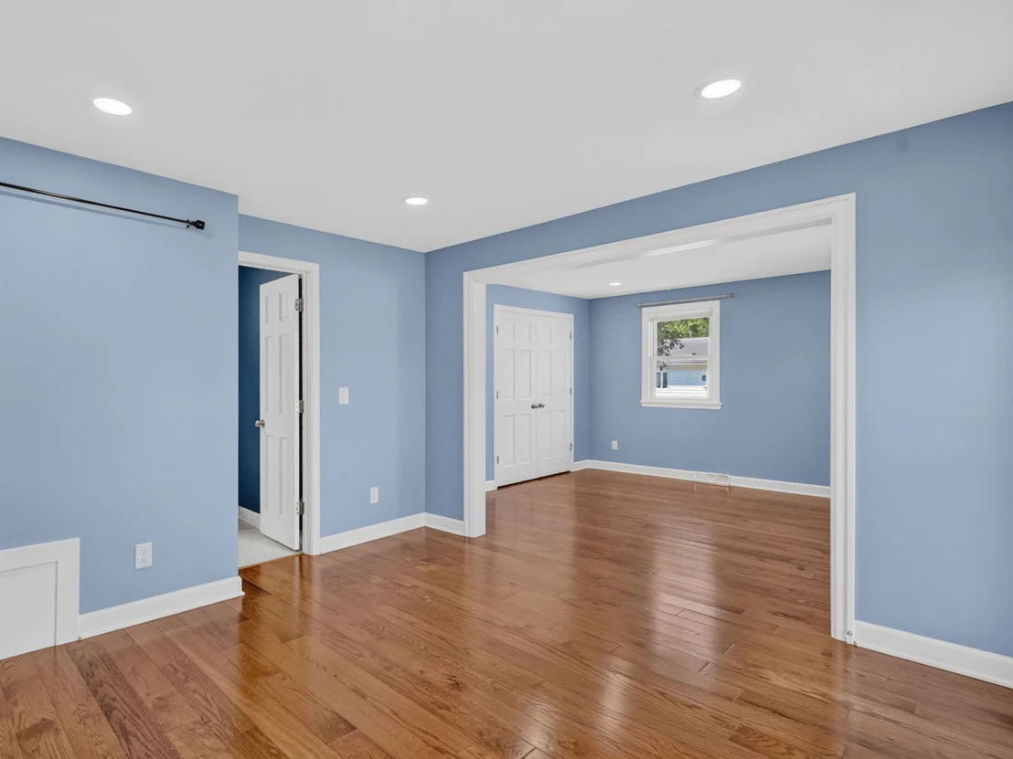 Photo of 637 S Outer Drive