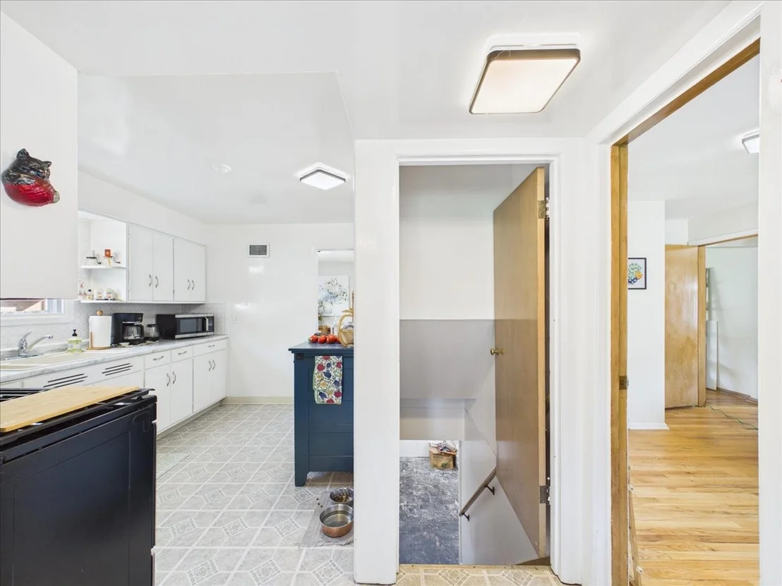 Photo of 220 FAIRVIEW Boulevard